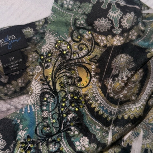 Print top with jeweled neckline - Picture 3 of 3